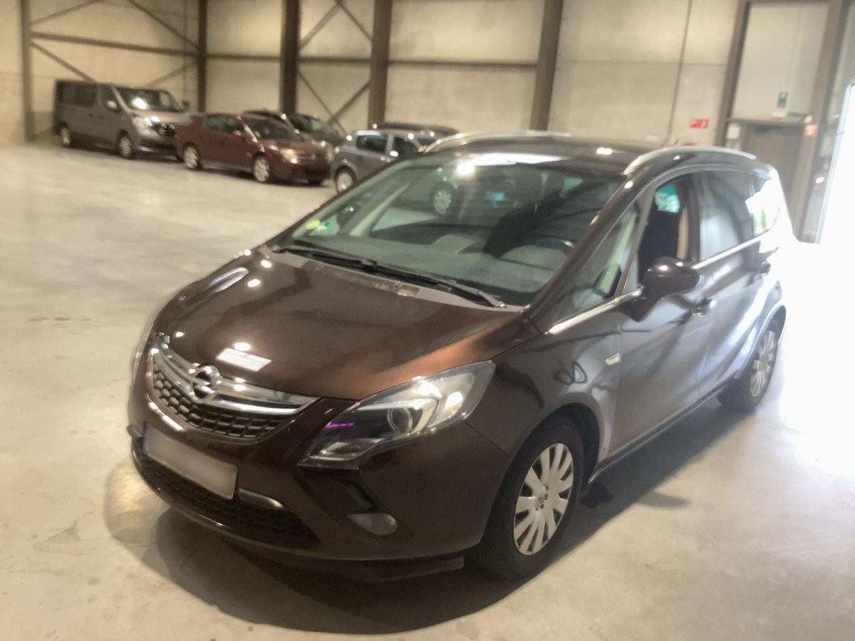 Opel Zafira 2016 — photo 1