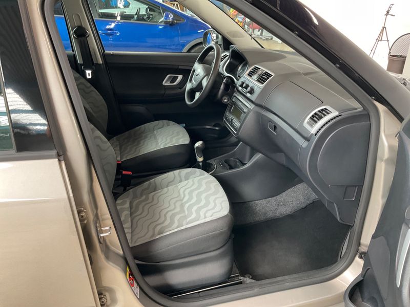 Skoda Fabia 1.4 Ambiente — zdjęcie 3