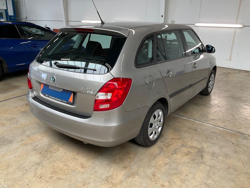 Skoda Fabia 1.4 Ambiente — zdjęcie 2