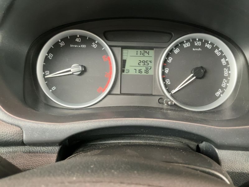Skoda Fabia 1.4 Ambiente — zdjęcie 4