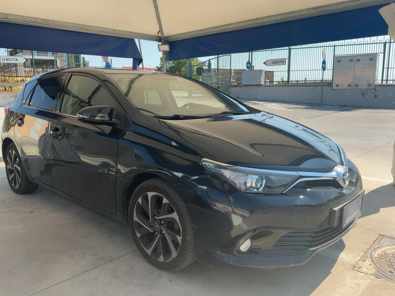 Toyota Auris 1.8 Hybrid Active — zdjęcie 8