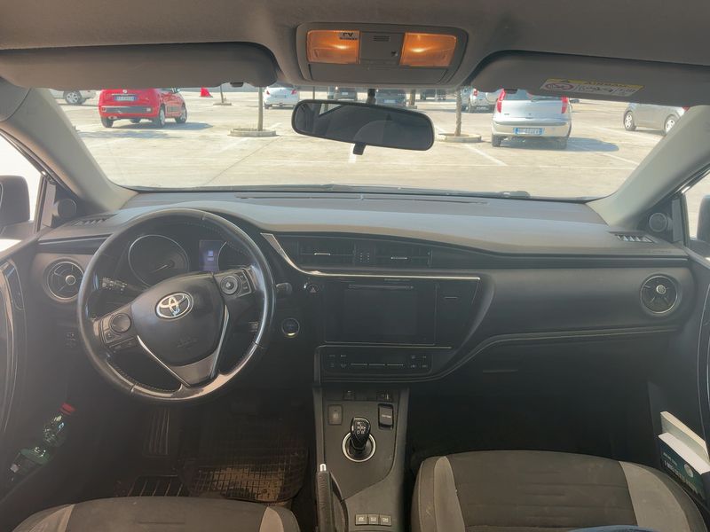 Toyota Auris 1.8 Hybrid Active — zdjęcie 12