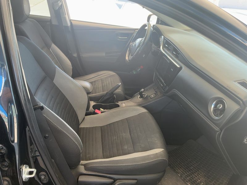 Toyota Auris 1.8 Hybrid Active — zdjęcie 11