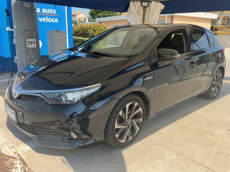 Toyota Auris 1.8 Hybrid Active — zdjęcie 2