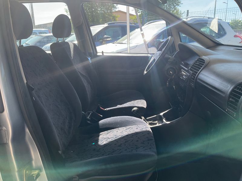 Opel Zafira 2.0 DTI Elegance — zdjęcie 3