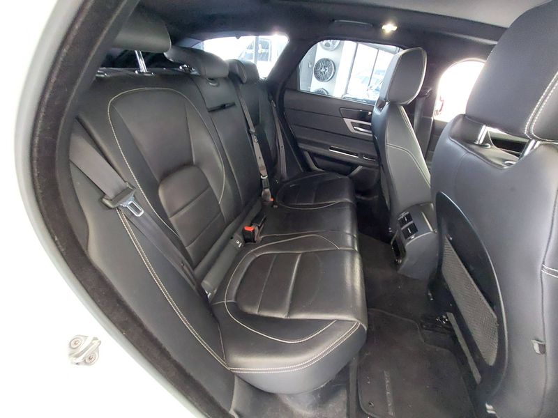 Jaguar XF 20d R-Sport — zdjęcie 14