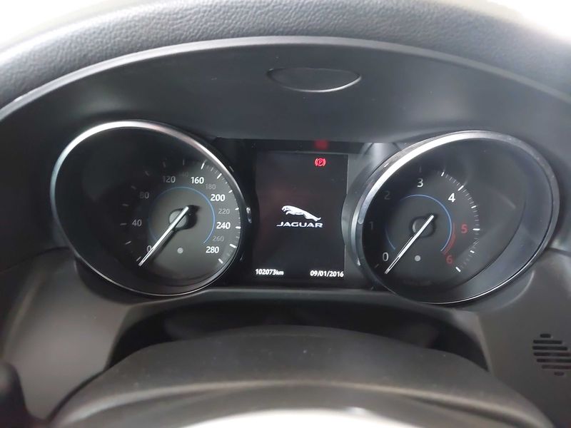 Jaguar XF 20d R-Sport — zdjęcie 12