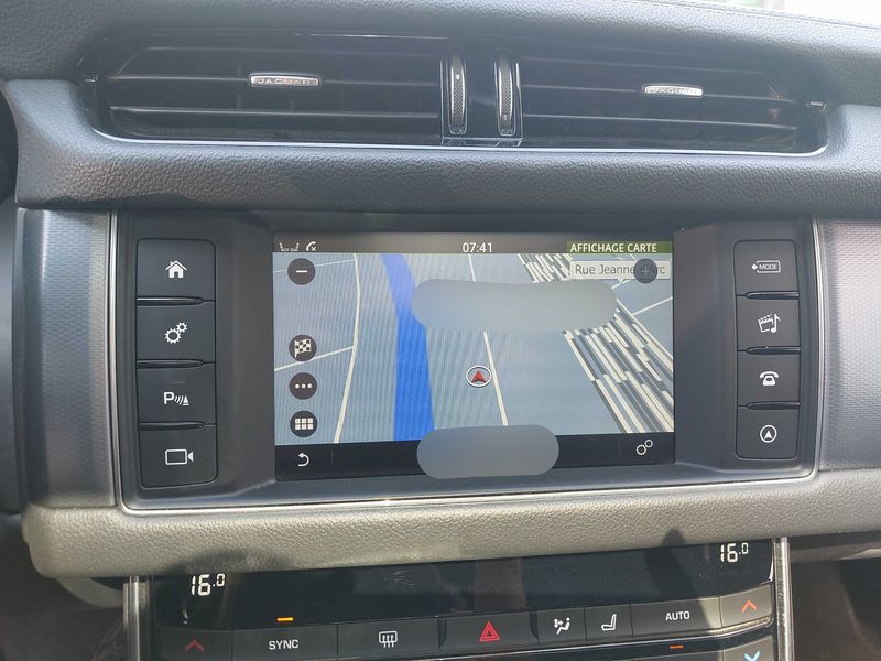 Jaguar XF 20d R-Sport — zdjęcie 13