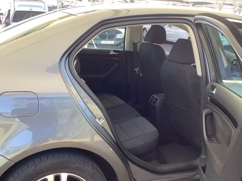 Volkswagen Jetta 1.6 TDI Comfortline — zdjęcie 14