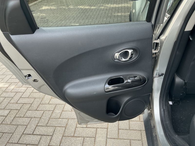 Nissan Juke 1.6 Acenta 2013 – снимка 31