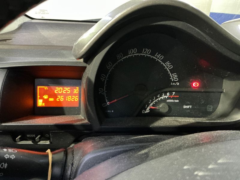 Toyota iQ 1.0 VVT-i — zdjęcie 4