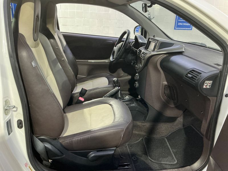 Toyota iQ 1.0 VVT-i — zdjęcie 3