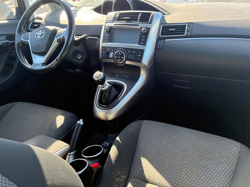Toyota Verso 1.6 Active — zdjęcie 12