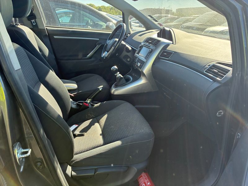 Toyota Verso 1.6 Active — zdjęcie 11