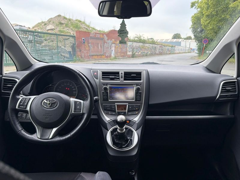 Toyota Verso-S 1.33 Dual VVT-i Club — zdjęcie 11