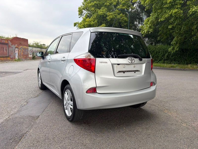 Toyota Verso-S 1.33 Dual VVT-i Club — zdjęcie 3