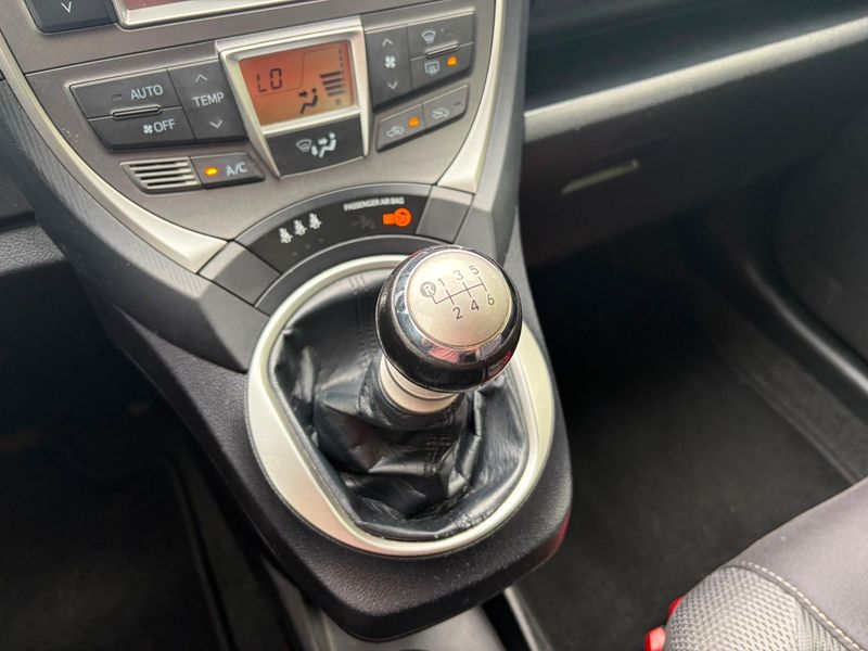 Toyota Verso-S 1.33 Dual VVT-i Club — zdjęcie 25
