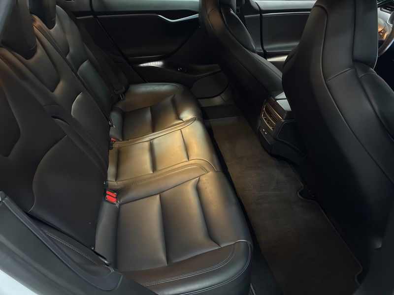 Tesla Model S 85 — zdjęcie 14