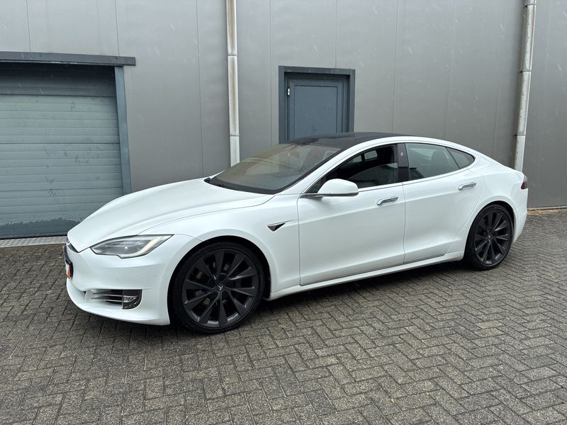 Tesla Model S 85 — zdjęcie 2