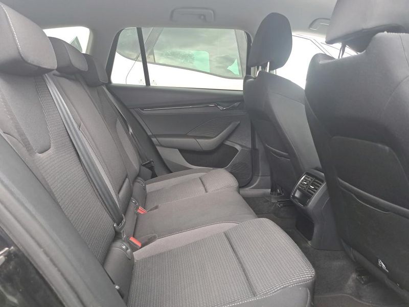 Skoda Octavia 2.0 TDI Ambition — zdjęcie 12