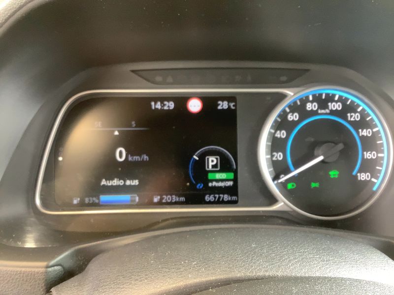 Nissan Leaf electric drive 110 kW Acenta — zdjęcie 13