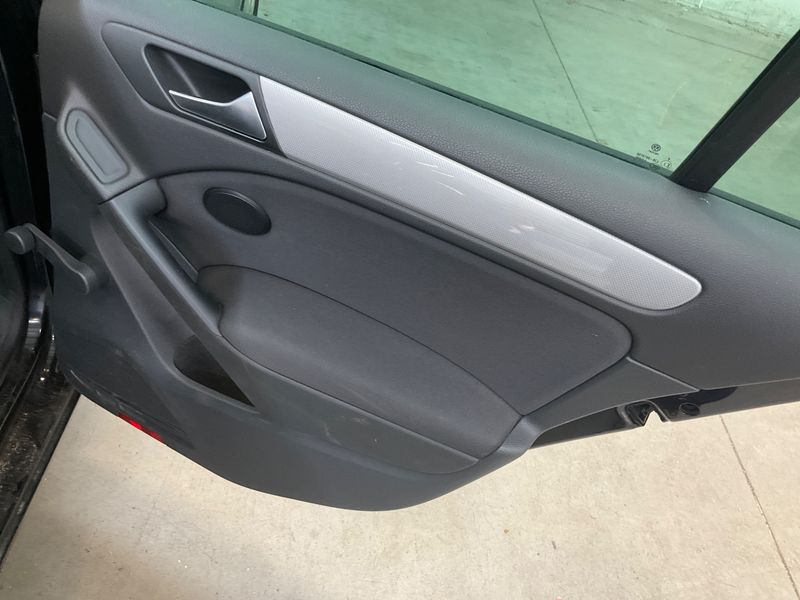 Volkswagen Golf VI 2.0 TDI Match BlueMotion Tech 2012 – снимка 35