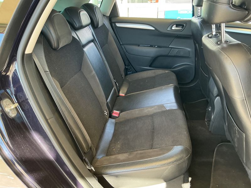 Citroen C4 1.6 Blue-HDi Shine — zdjęcie 14