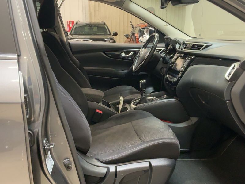 Nissan Qashqai 1.2 Tekna — zdjęcie 11
