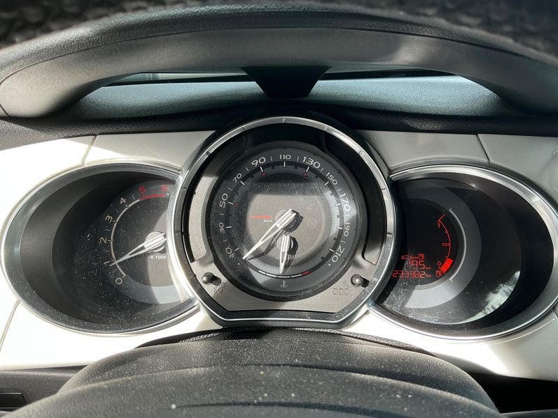 Citroen DS3 1.6 HDi SoChic — zdjęcie 13