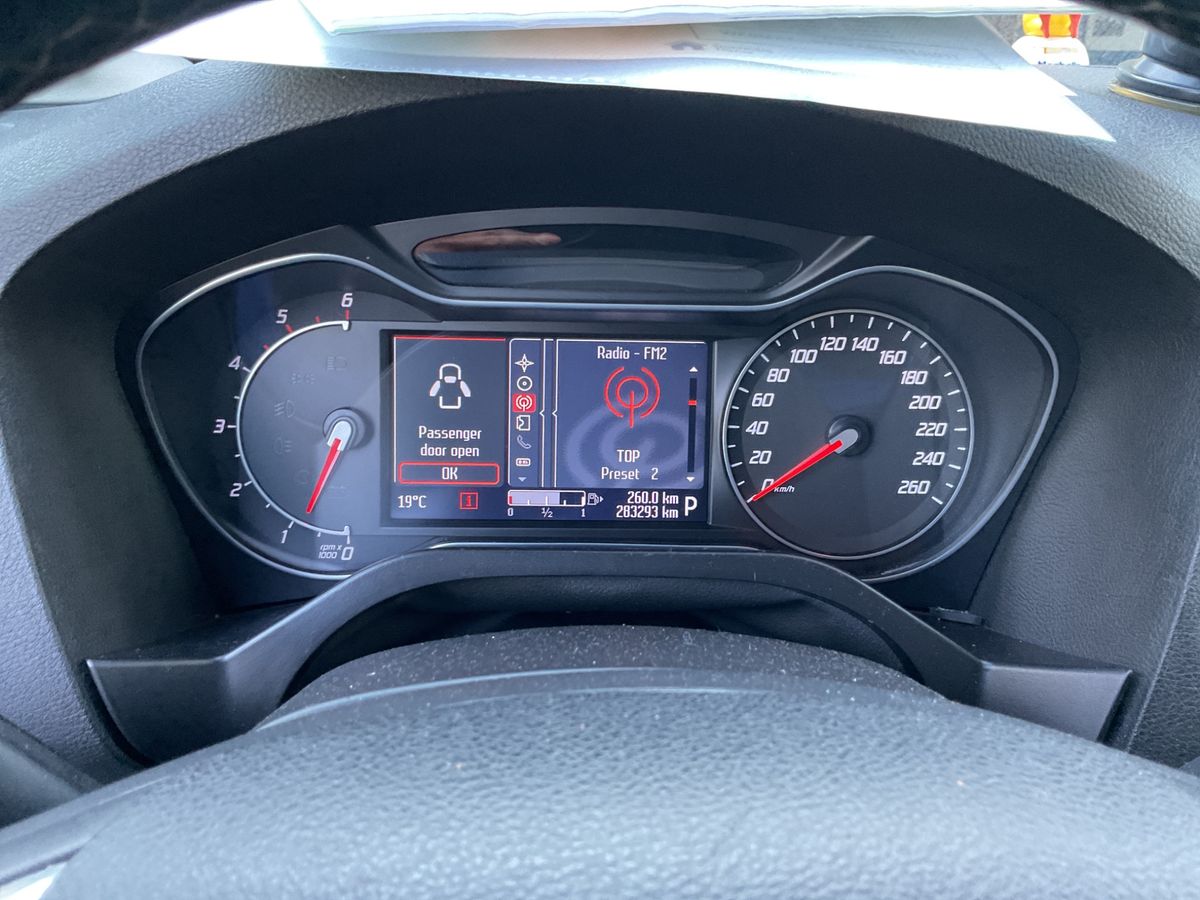 Ford Galaxy 2010 — photo 5
