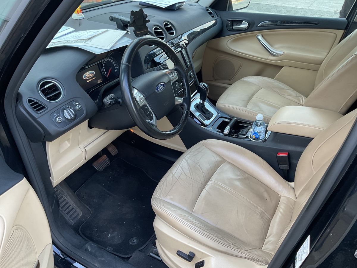 Ford Galaxy 2010 — photo 4