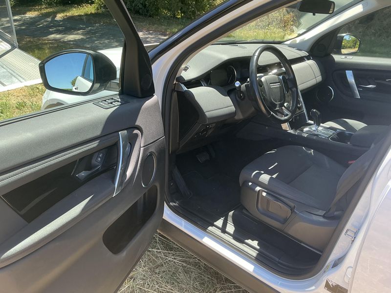 Land Rover Discovery Sport D150 Mild-Hybrid Business AWD — zdjęcie 11