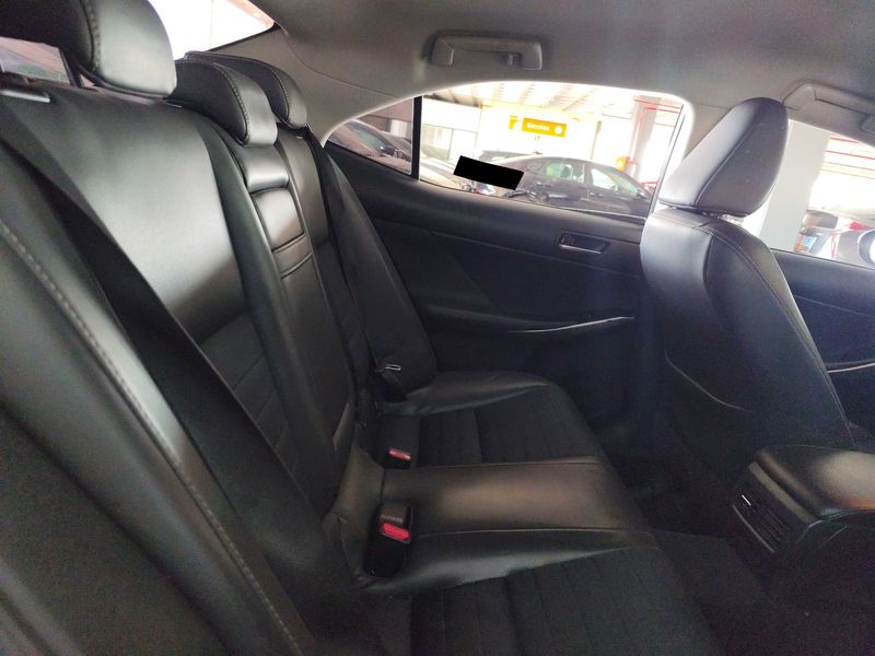 Lexus IS-Serie IS 300h Business — zdjęcie 13
