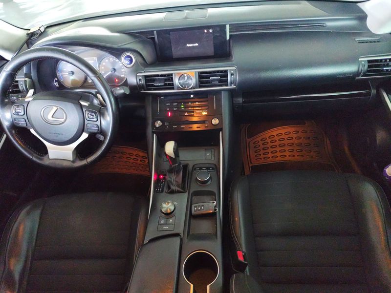 Lexus IS-Serie IS 300h Business — zdjęcie 11