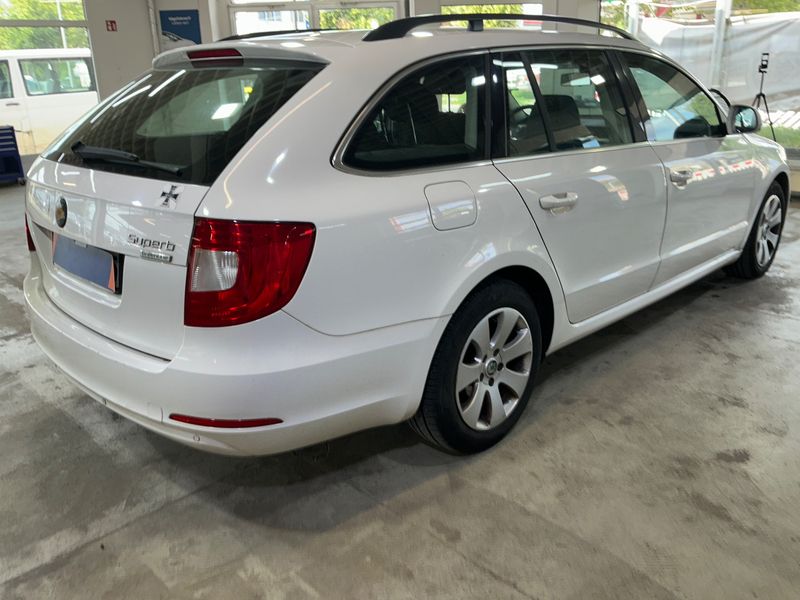 Skoda Superb 1.6 TDI GreenLine — zdjęcie 2