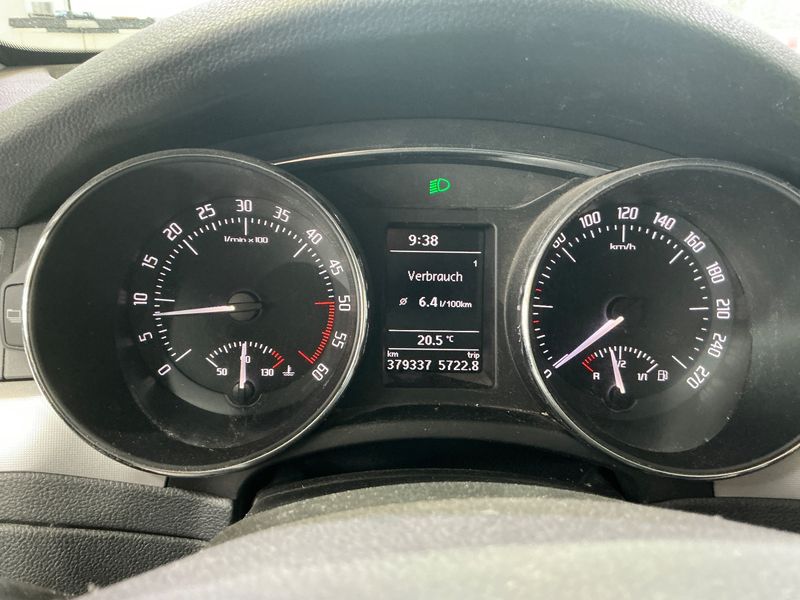 Skoda Superb 1.6 TDI GreenLine — zdjęcie 4