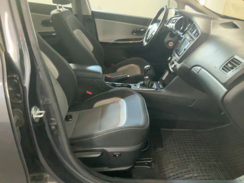 Kia cee'd 1.6 CRDi Dream Team — zdjęcie 11