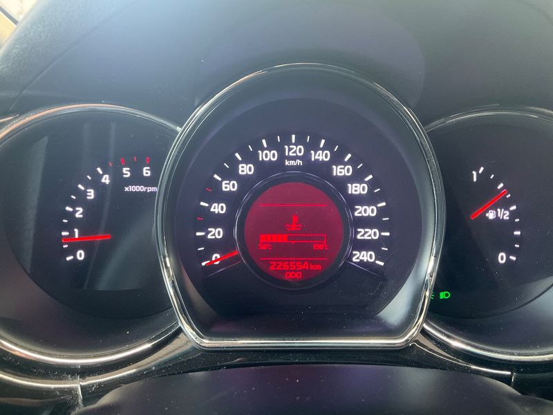 Kia cee'd 1.6 CRDi Dream Team — zdjęcie 13