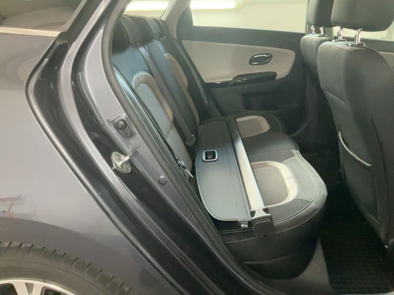 Kia cee'd 1.6 CRDi Dream Team — zdjęcie 14