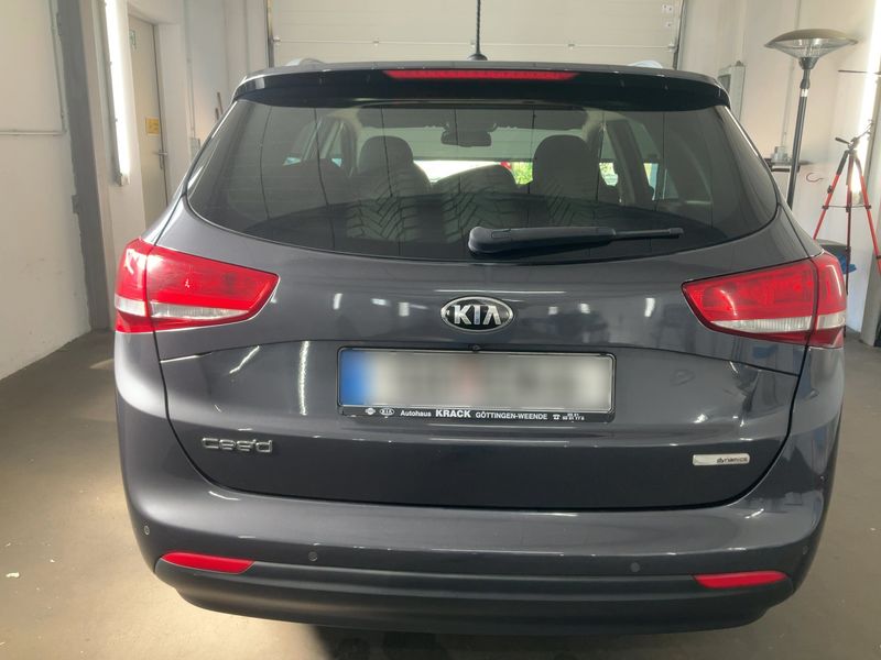 Kia cee'd 1.6 CRDi Dream Team — zdjęcie 5