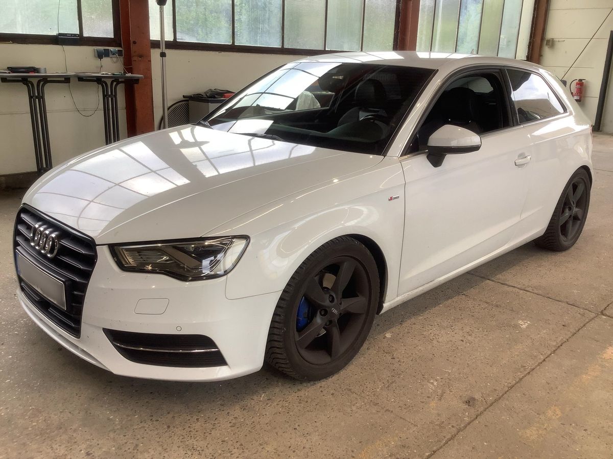 Audi A3 2015 — photo 1