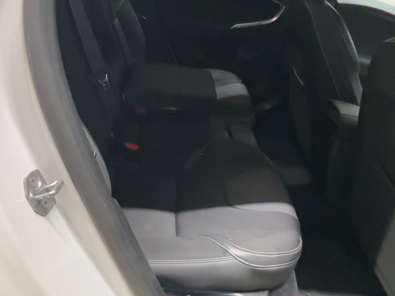 Volvo V40 2.0 D2 Momentum — zdjęcie 14