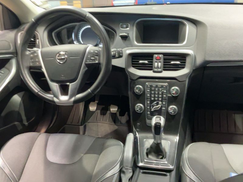 Volvo V40 2.0 D2 Momentum — zdjęcie 12