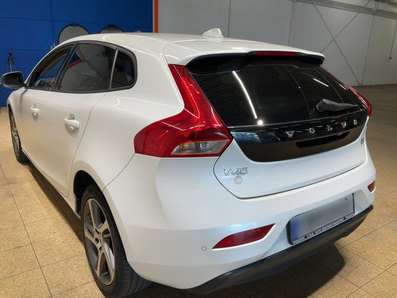 Volvo V40 2.0 D2 Momentum — zdjęcie 3