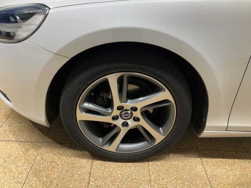 Volvo V40 2.0 D2 Momentum 2016 – снимка 3