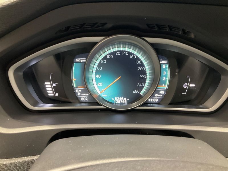 Volvo V40 2.0 D2 Momentum — zdjęcie 13