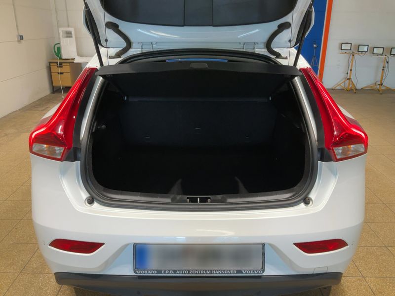 Volvo V40 2.0 D2 Momentum — zdjęcie 10