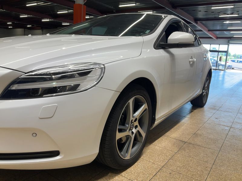Volvo V40 2.0 D2 Momentum — zdjęcie 2