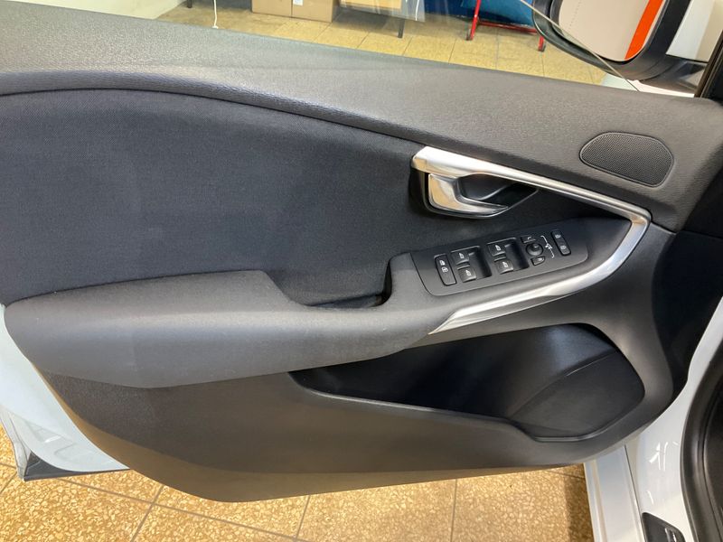 Volvo V40 2.0 D2 Momentum 2016 – снимка 25