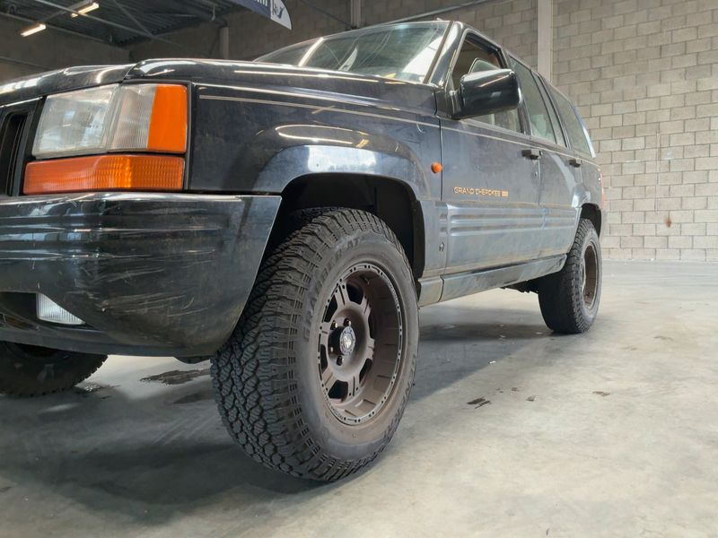 Jeep Grand Cherokee 5.2 V8 Ltd. — zdjęcie 2